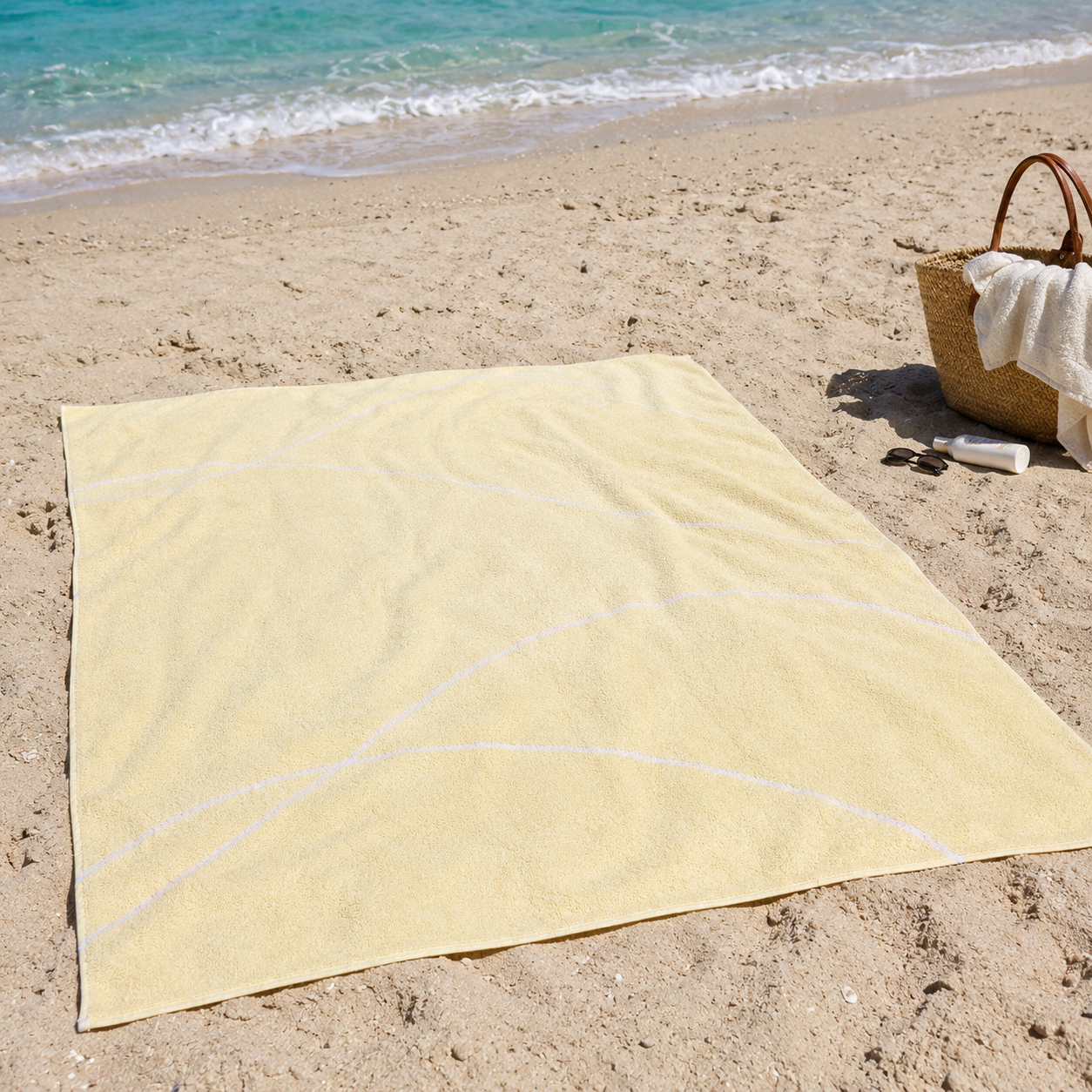 URBANARA Foia Strandtuch 100x180 cm 100% recycelte Baumwolle Badetuch Saunatuch Duschtuch Butter/Naturweiß