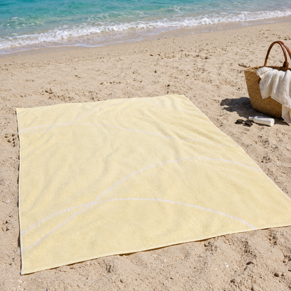 URBANARA Foia Strandtuch 100x180 cm 100% recycelte Baumwolle Badetuch Saunatuch Duschtuch Butter/Naturweiß