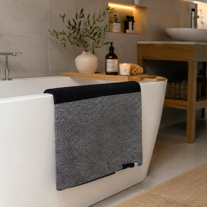 URBANARA Ventosa Badematte 60x150 cm Schwarz Weiß 100% Bio-Baumwolle Badteppich Badezimmermatte